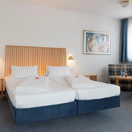 Zum Storch Hotel 3*